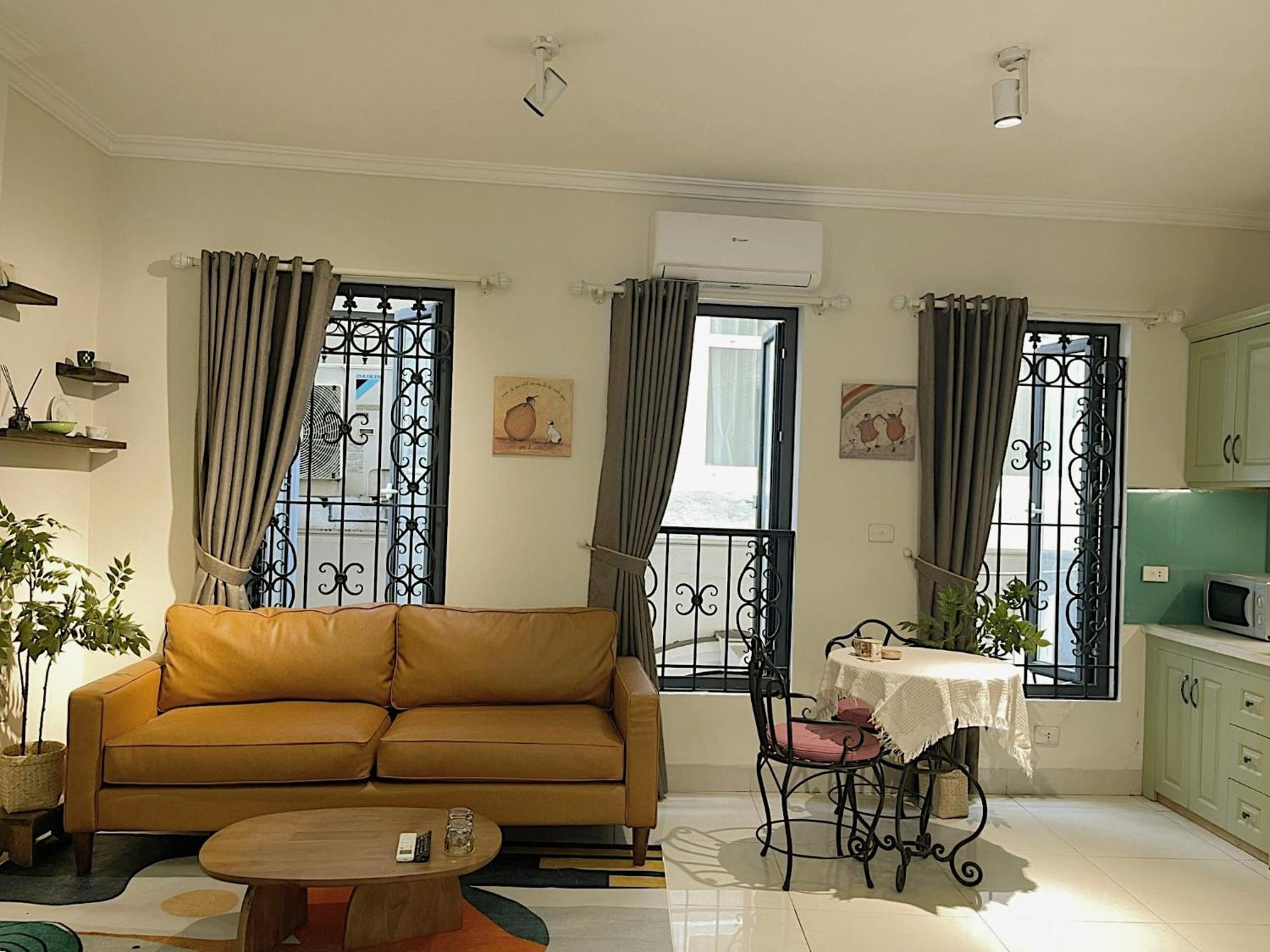 Migo Housing - Beer Street - Lift And Spacious - Ensuite Kitchen - Ensuite Bathroom * Hanoi