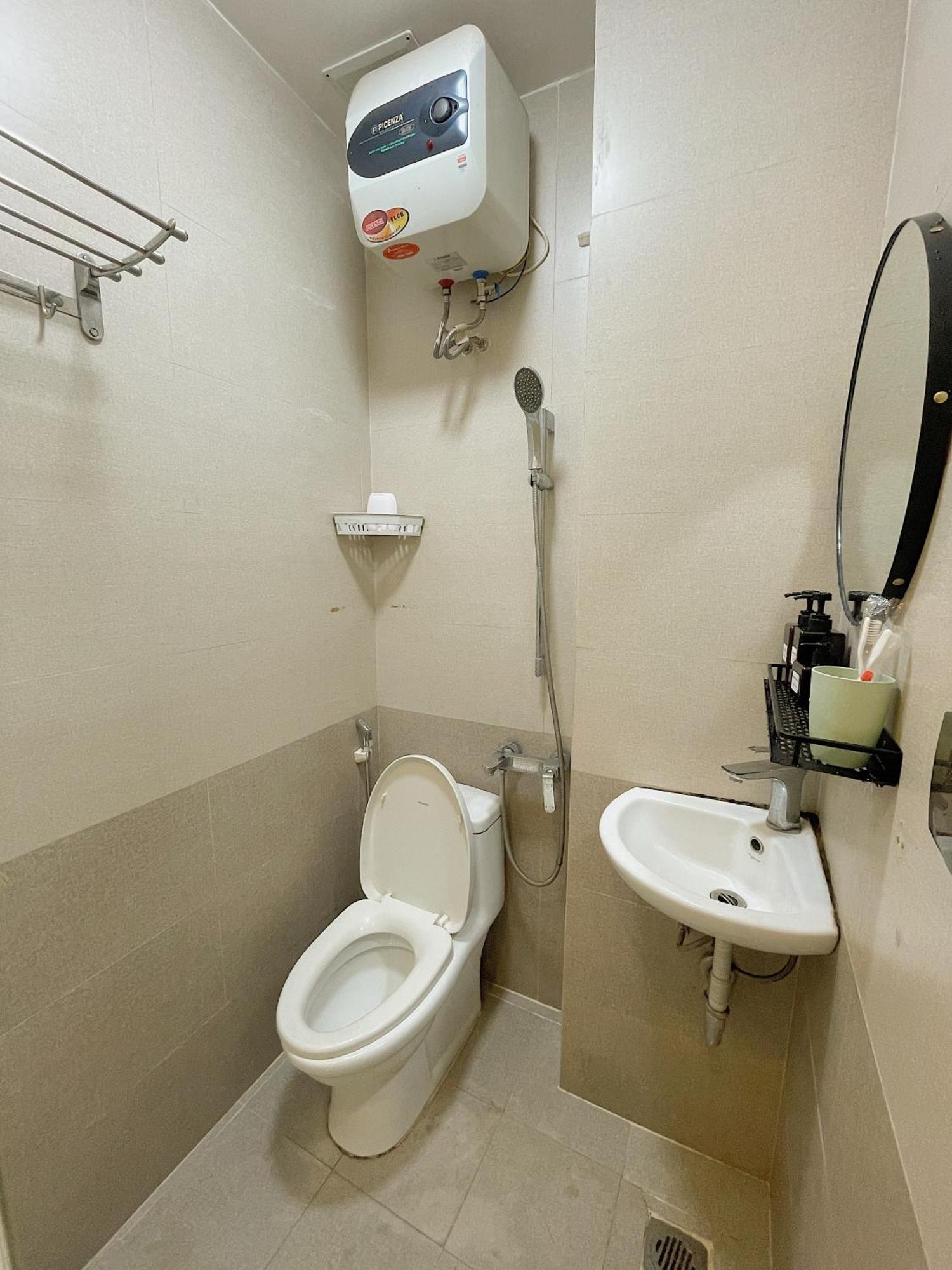 Migo Housing - Beer Street - Lift And Spacious - Ensuite Kitchen - Ensuite Bathroom Apartment Hanoi